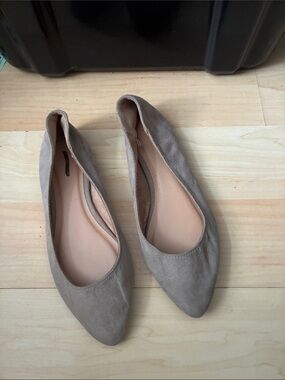 Old Navy Taupe Pointed-Toe Ballet Flats
